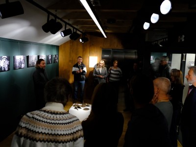 Wernisaż wystawy - LUDZIE DYMU - 07.11.2025-DSCF6232.jpg