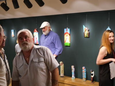 Otvorenie výstavy sôch Mareka Więcha 10.06.2022-12.jpg