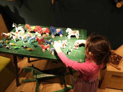 Wernisaż wystawy "Kolorowy świat zabawki ludowej" 11.02.2022-wystawa-zabawek-006.jpg