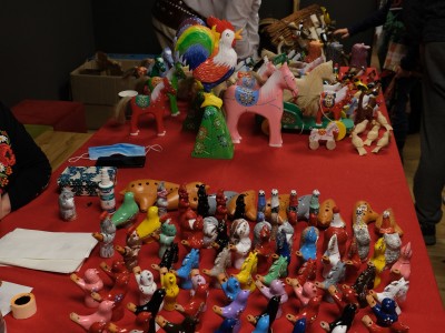 Wernisaż wystawy "Kolorowy świat zabawki ludowej" 11.02.2022-wystawa-zabawek-012.jpg